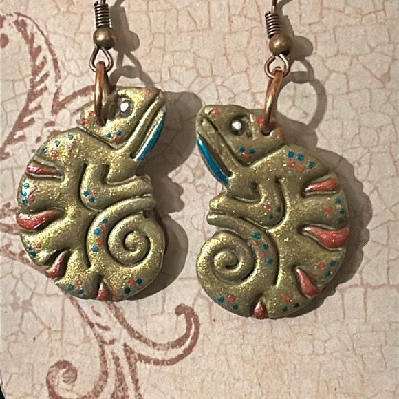 Whimsical chameleon earrings - Picture 3 of 3